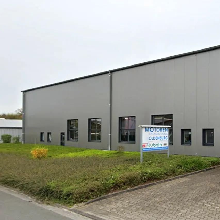 Außenansicht der Werkstatt der Motoreninstandsetzung Oldenburg, An der Autobahn 11 in Wiefelstede, nahe Oldenburg und A28